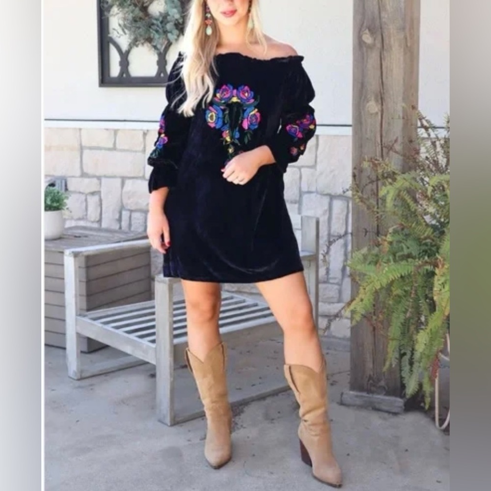 Marigold Kiss Velvet Off-the-shoulder Western Mini Dress, size small